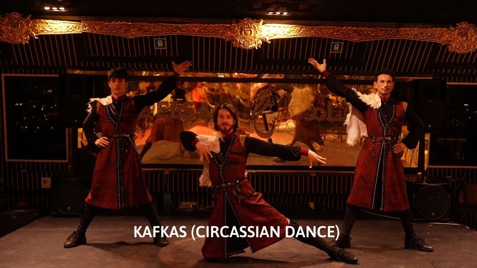 LARGE MENU BOSPHORUS CRUISE 2025 : PRIVATE STANDART TABLE WITH LARGE MENU - Meeting Point