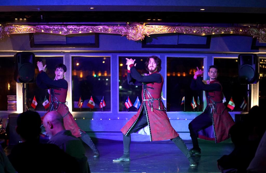BOSPHORUS DINNER CRUISE & TURKISH NIGHT SHOW (VIP TABLE VIP LARGE MENU WITH DRINKS)