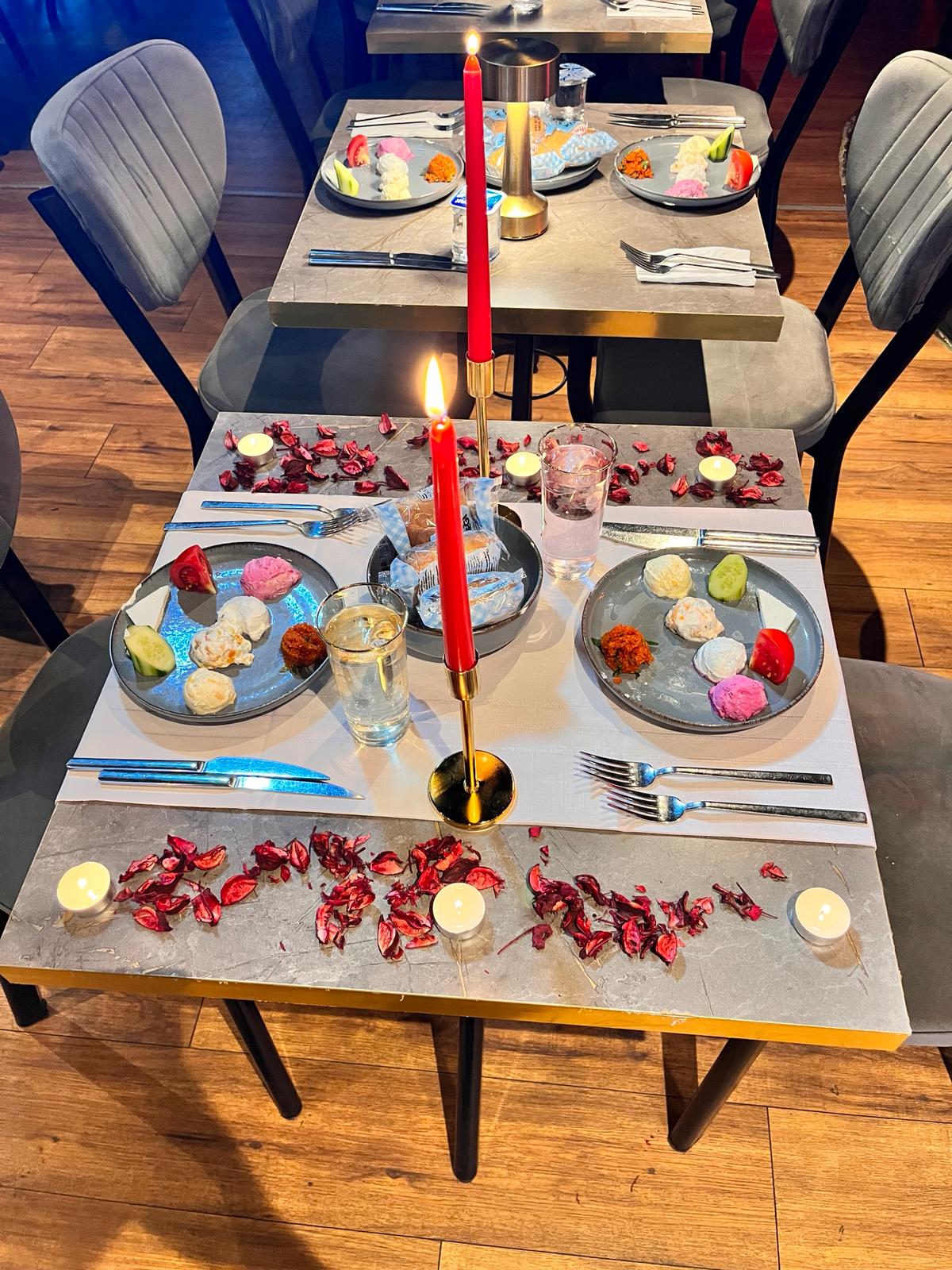 CRAZY SALE 2025 : PRIVATE STANDART REGULAR TABLE (ONLY SHOW AND TOUR ) - Meeting Point