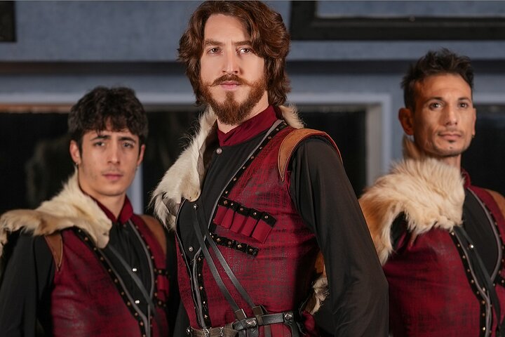 CRAZY SALE 2025 : PRIVATE VIP FRONT OF SHOW TABLE ( WITH ALCOHOL) - Hotel Pick Up and Drop off Included