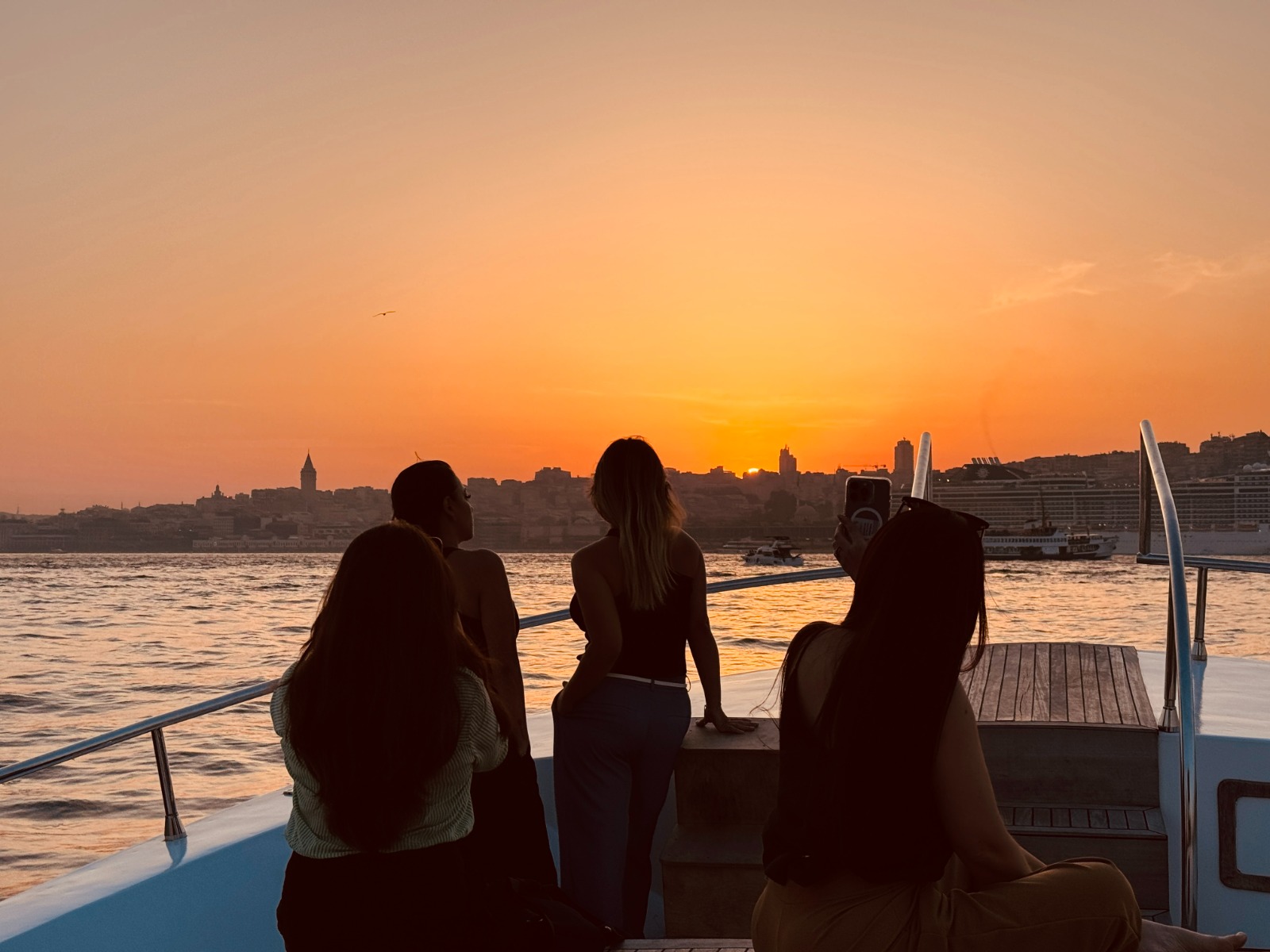 Sunset Cruise along the Bosphorus with Tour Guide and Hotel Transfer
