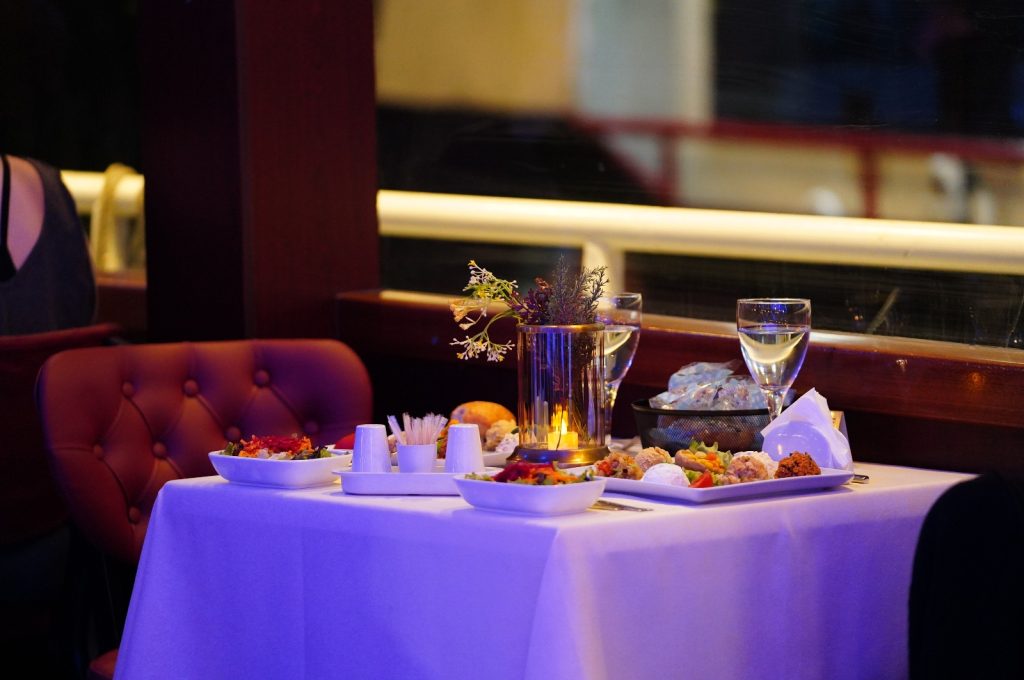 PRIVATE CLOSE TO STAGE TABLE BY THE WINDOW SIDE WITHOUT PICKUP AND WITH ALCOHOL